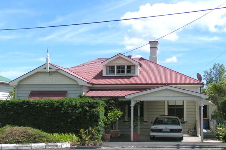 Photo of property in 20 Queen Street, Northcote Point, Auckland, 0627