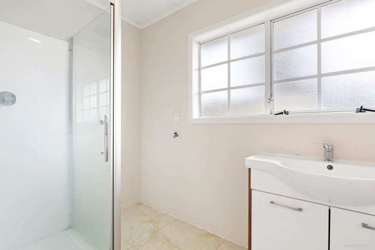 Photo of property in 53 Pupuke Road, Birkenhead, Auckland, 0627