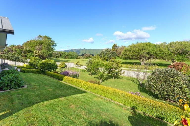Photo of property in 36 Titoki Road, Waikanae Beach, Waikanae, 5036