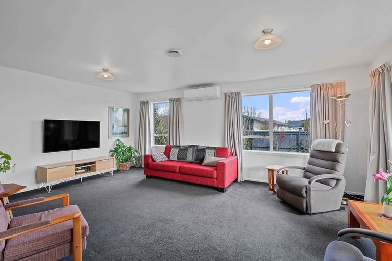 Photo of property in 28 Oldham Crescent, Halswell, Christchurch, 8025