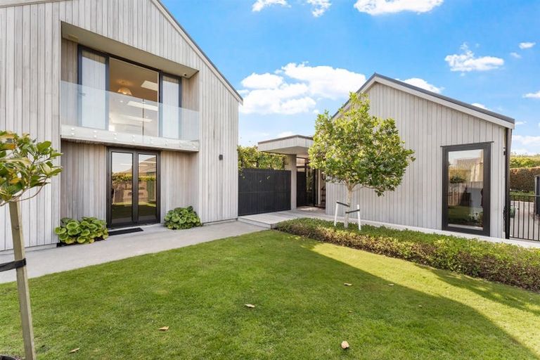 Photo of property in 15 Wrybill Way, Point Wells, 0986