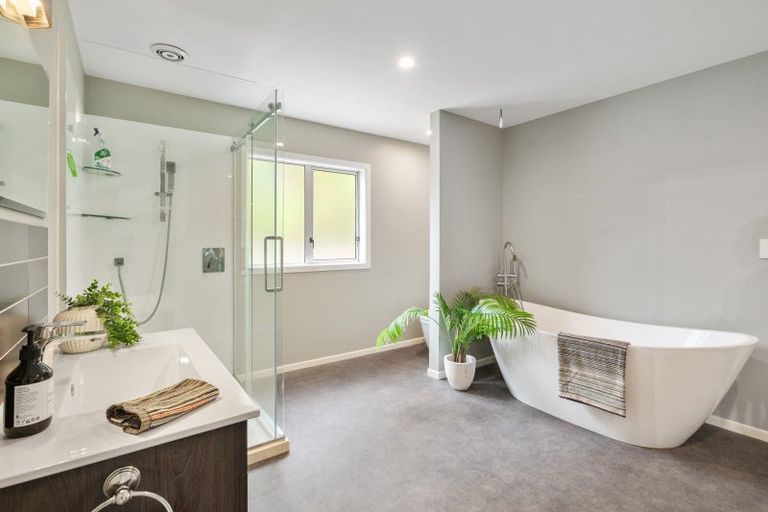 Photo of property in 70 Glen Road, Raumati South, Paraparaumu, 5032