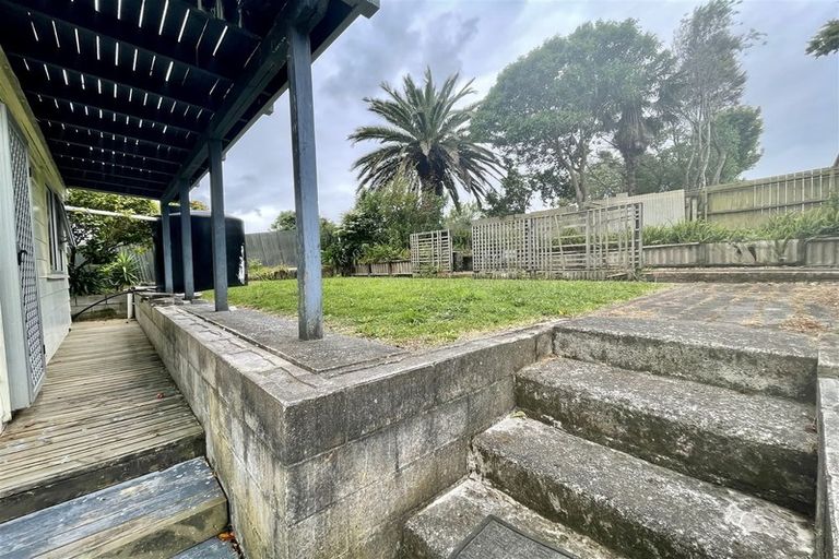 Photo of property in 18 Pankhurst Place, Sunnyvale, Auckland, 0612