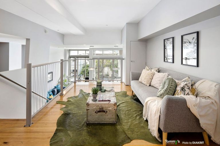 Photo of property in Stadium Garden Flats, 104/107 Thorndon Quay, Pipitea, Wellington, 6011