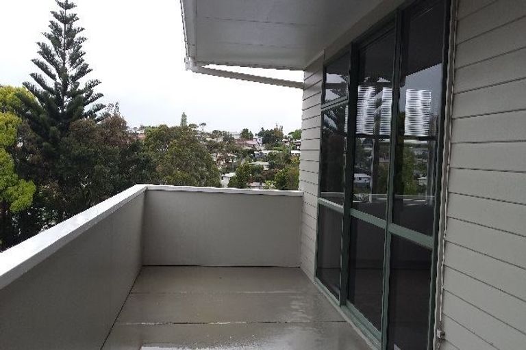 Photo of property in 1/36 Knightsbridge Drive, Forrest Hill, Auckland, 0620