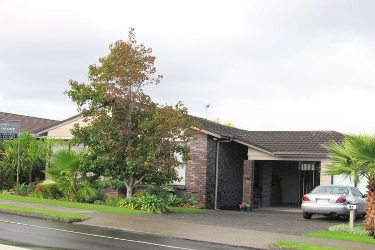 Photo of property in 124 Botany Road, Botany Downs, Auckland, 2010