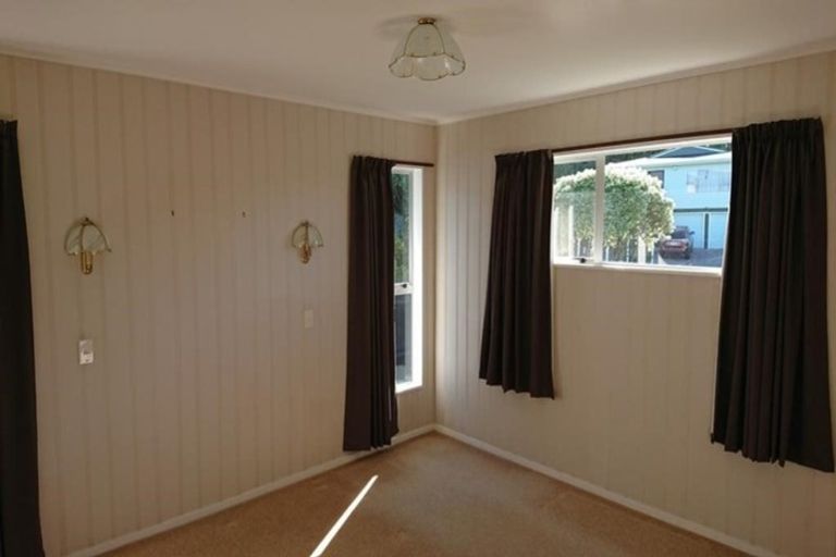 Photo of property in 8 Lauderdale Road, Papakowhai, Porirua, 5024