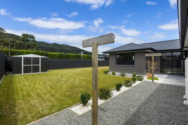 Photo of property in 27 Salisbury Crescent, Wallaceville, Upper Hutt, 5018