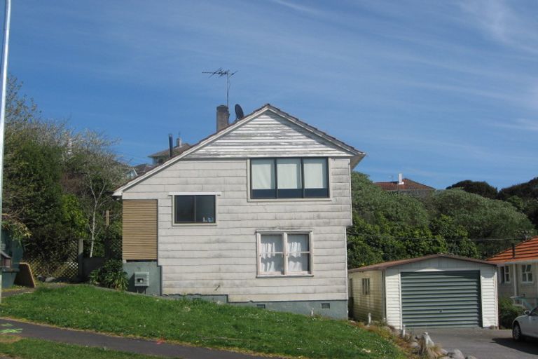 Photo of property in 84 Glenpark Avenue, Frankleigh Park, New Plymouth, 4310