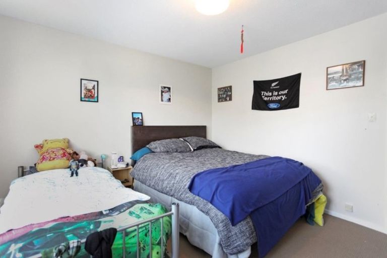 Photo of property in 2/19 Hargest Crescent, Sydenham, Christchurch, 8023