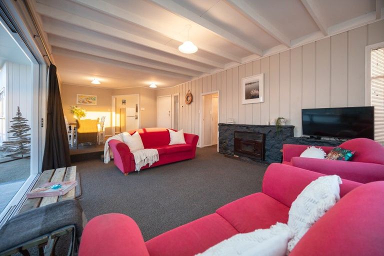 Photo of property in 10 Marine Parade South, Foxton Beach, Foxton, 4815