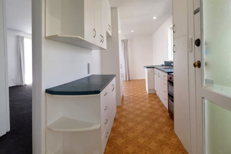 Photo of property in 5 Rapaki Place, Te Atatu Peninsula, Auckland, 0610