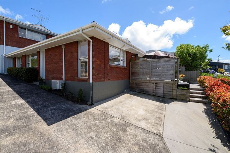 Photo of property in 1/116 Mountbatten Avenue, Hillcrest, Auckland, 0627