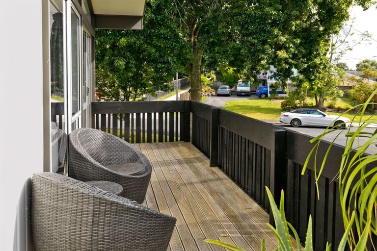 Photo of property in 7 Blythe Place, Glendene, Auckland, 0602