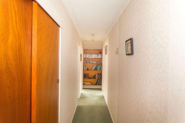 Photo of property in 5 Gladstone Street, Dannevirke, 4930