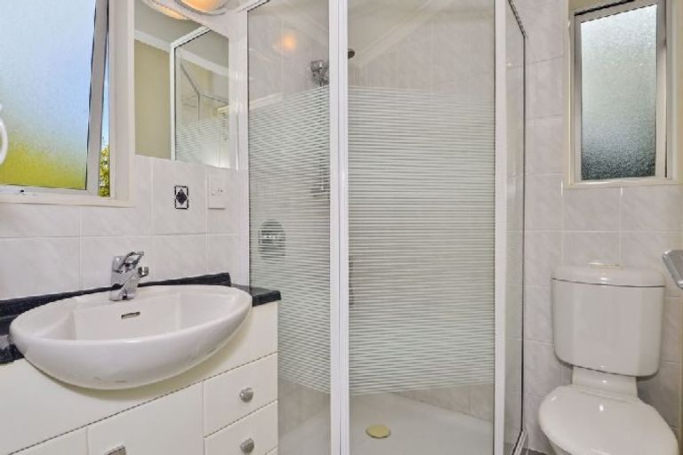 Photo of property in 1/378 East Coast Road, Sunnynook, Auckland, 0630