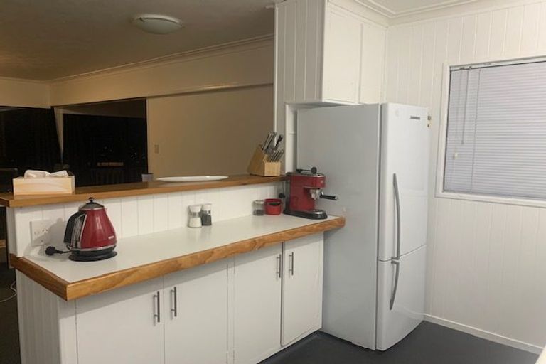 Photo of property in 1/52 Seaview Road, Castor Bay, Auckland, 0620