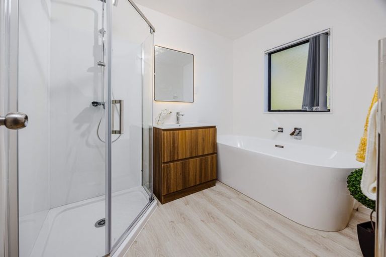 Photo of property in 99a Redoubt Road, Goodwood Heights, Auckland, 2105