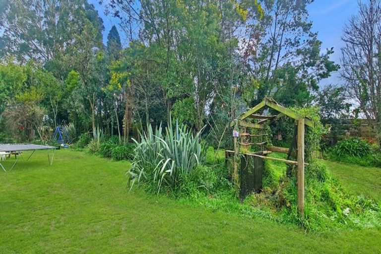 Photo of property in 100 Alexandra Street, Marton, 4710