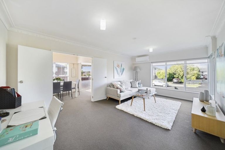 Photo of property in 2a Kurnell Drive, Botany Downs, Auckland, 2010