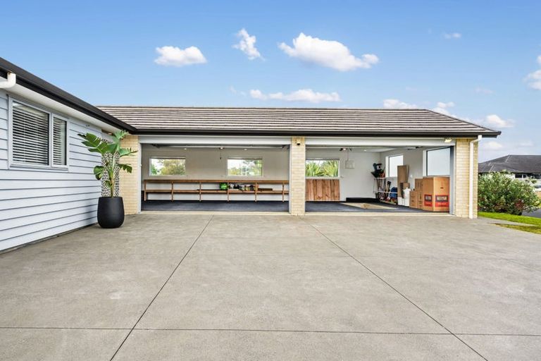 Photo of property in 21 Eric Farley Drive, Kumeu, 0810