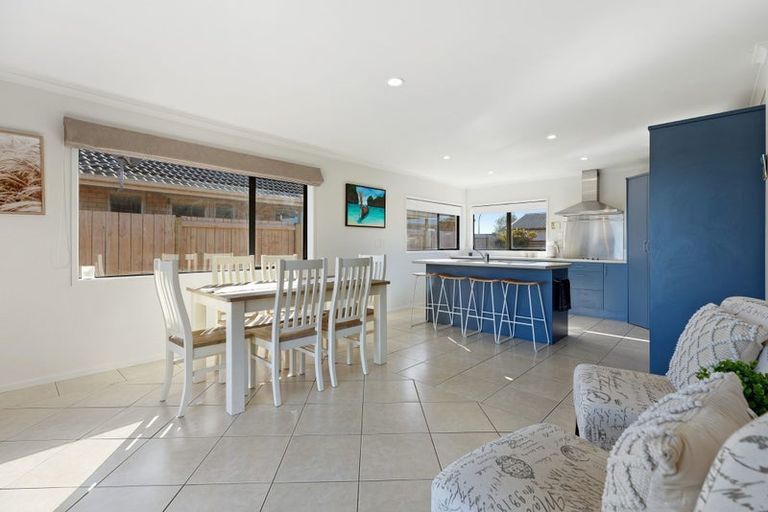 Photo of property in 27 Sarah Place, Papamoa Beach, Papamoa, 3118