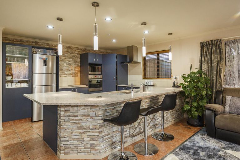 Photo of property in 146 Ruapehu Drive, Fitzherbert, Palmerston North, 4410