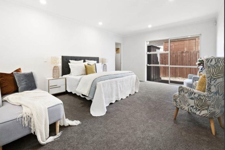 Photo of property in 1 Faldo Drive, Golflands, Auckland, 2013