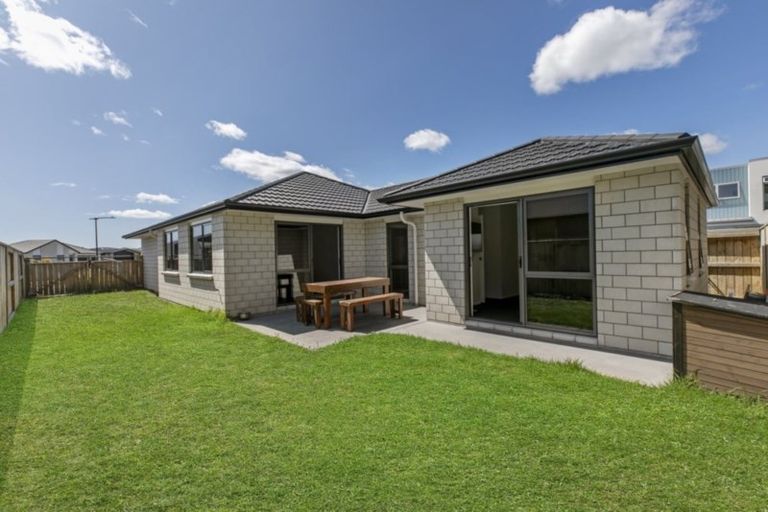 Photo of property in 58 Marion Crescent, Papamoa Beach, Papamoa, 3118