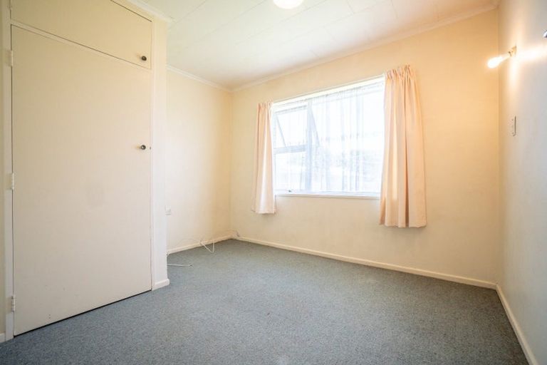Photo of property in 3 Seddon Street, Takaro, Palmerston North, 4412