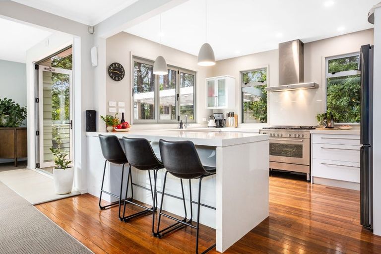 Photo of property in 41 Chatsworth Road, Silverstream, Upper Hutt, 5019