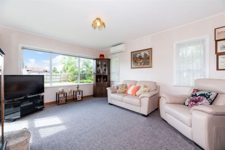 Photo of property in 676 Te Atatu Road, Te Atatu Peninsula, Auckland, 0610