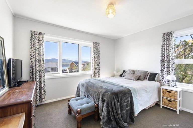 Photo of property in 8 Bowes Crescent, Strathmore Park, Wellington, 6022