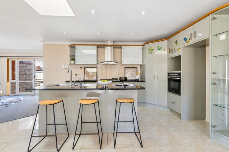 Photo of property in 14 Monash Place, Flat Bush, Auckland, 2016