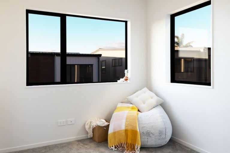 Photo of property in 13 Paetai Lane, Te Atatu Peninsula, 0610