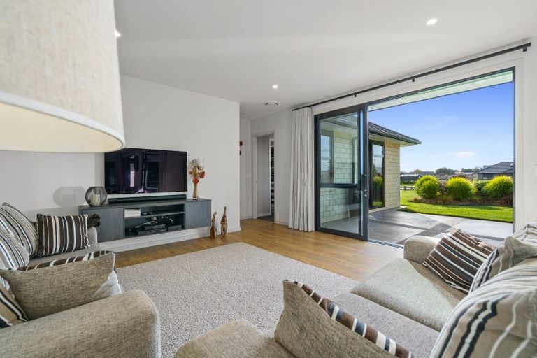 Photo of property in 86 Sunline Drive, Cambridge, 3432