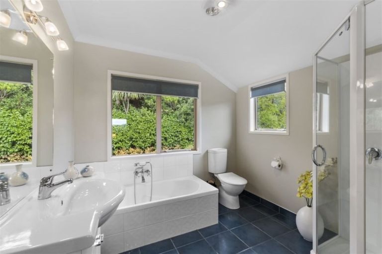 Photo of property in 18 Schopolo Place, Schnapper Rock, Auckland, 0632