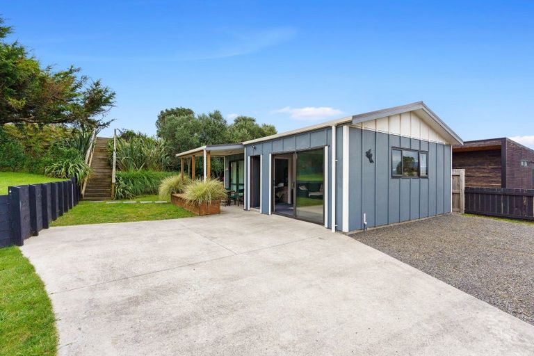 Photo of property in 7 James Street, Waikawa Beach, Manakau, 5573