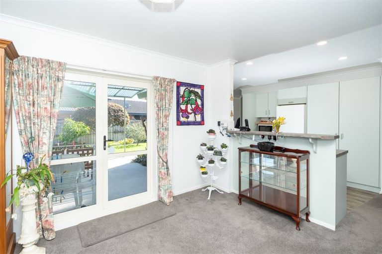 Photo of property in 60 Waiwherowhero Drive, St Andrews, Hamilton, 3200