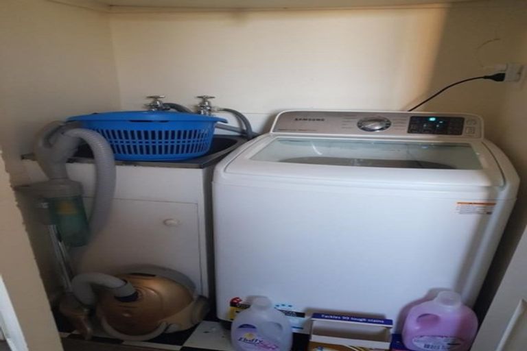 Photo of property in 942 East Coast Road, Northcross, Auckland, 0630