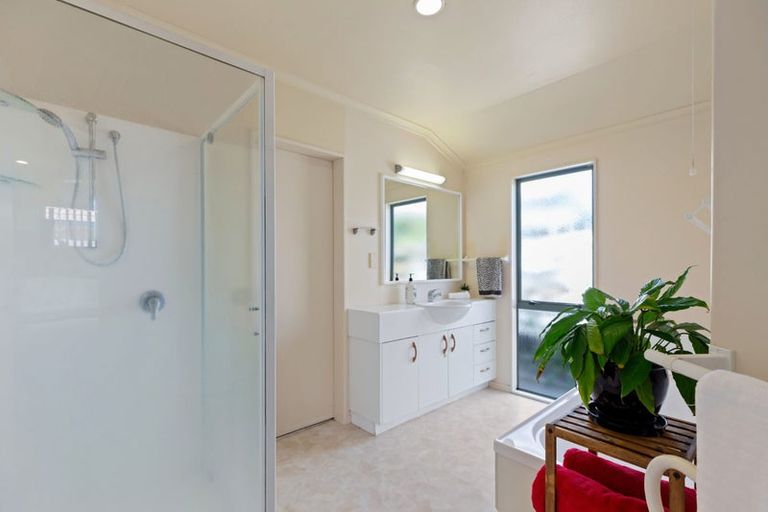 Photo of property in 96 Evans Road, Papamoa Beach, Papamoa, 3118