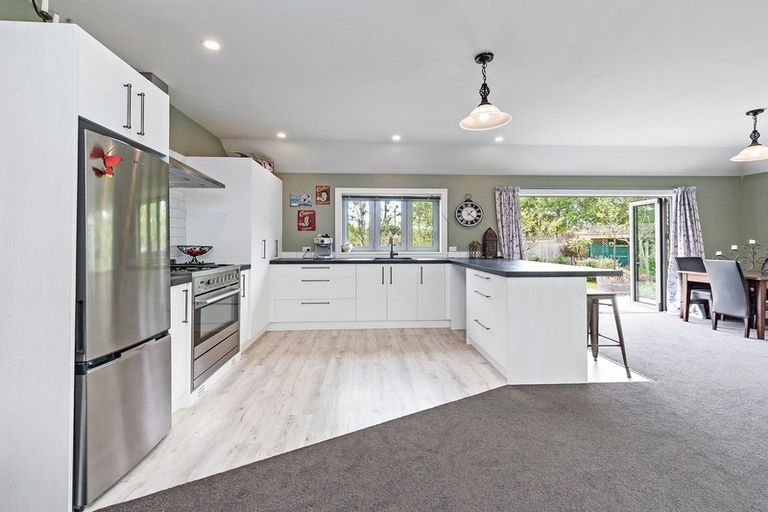 Photo of property in 8 Cross Street, Coalgate, 7673