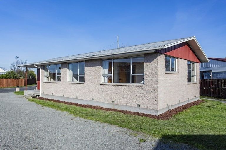 Photo of property in 12 Coates Place, Rangiora, 7400