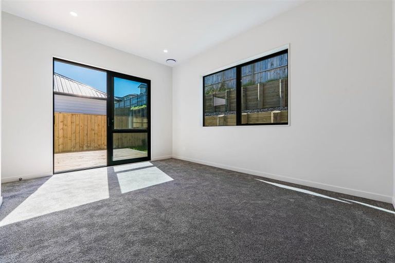 Photo of property in 28 Whakairo Crescent, Gulf Harbour, 0930