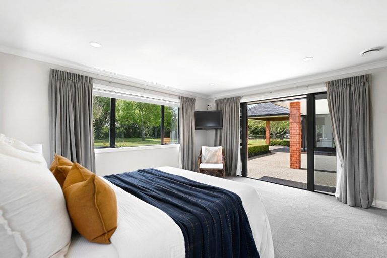 Photo of property in 10 East Ridge Grove, Newstead, Hamilton, 3286