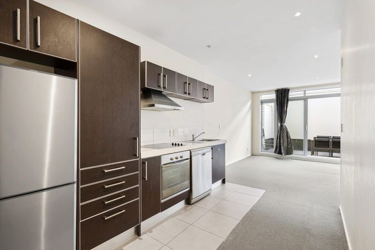 Photo of property in Las Olas De Cuba, 3/35 Torrens Terrace, Mount Cook, Wellington, 6011