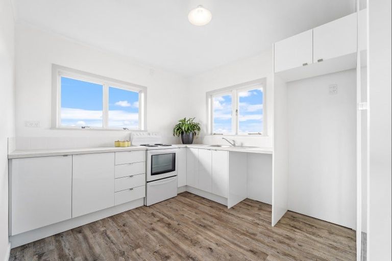 Photo of property in 35 Eastglen Road, Glen Eden, Auckland, 0602