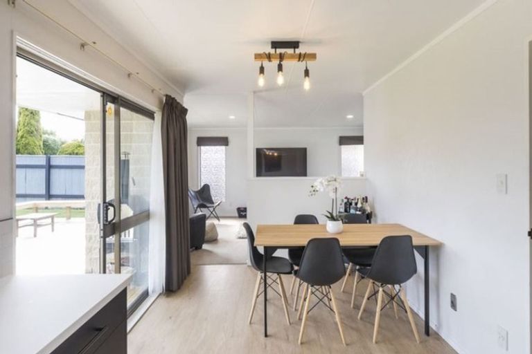 Photo of property in 80 John F Kennedy Drive, Milson, Palmerston North, 4414