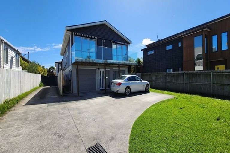 Photo of property in 134 East Coast Road, Forrest Hill, Auckland, 0620