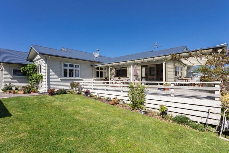 Photo of property in 22 Hunter Street, Dannevirke, 4930